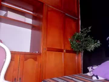 anahi  18